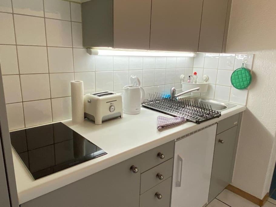Ferienwohnung Urban Retreat - Cozy Studio With Private Patio Zürich Exterior foto